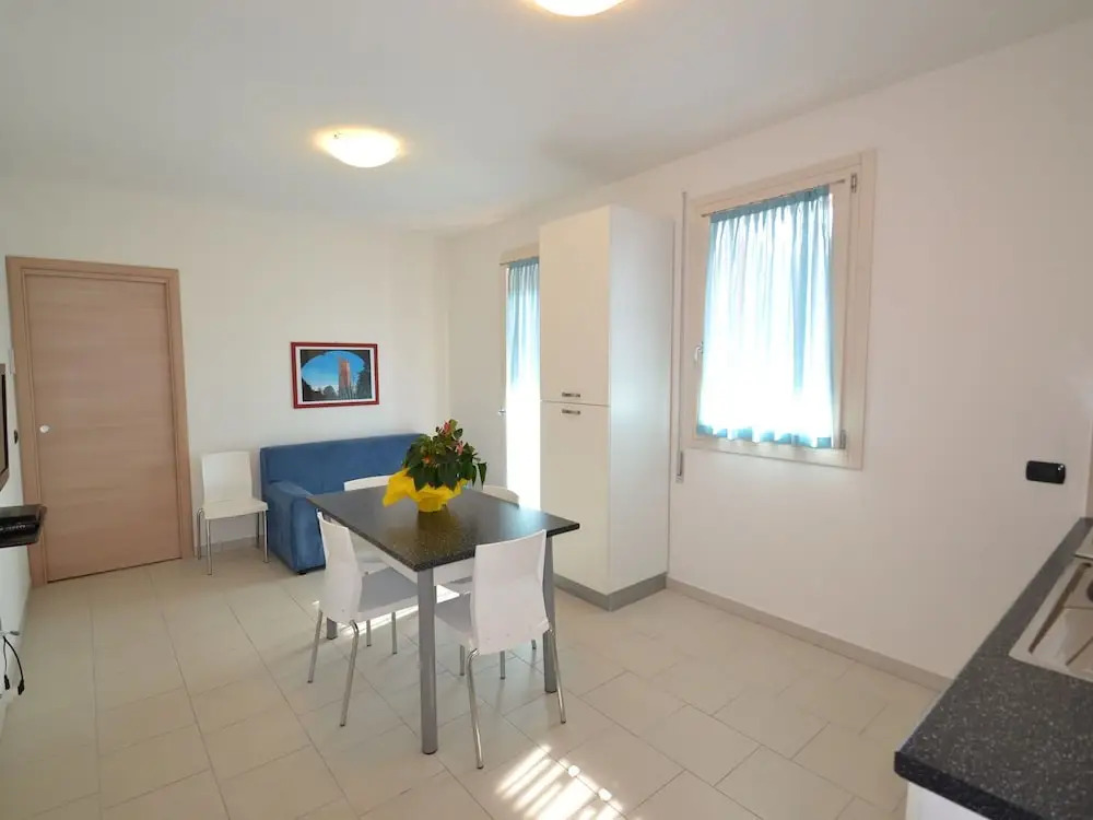 Spacious Apartment in Rosolina Mare Near Sea