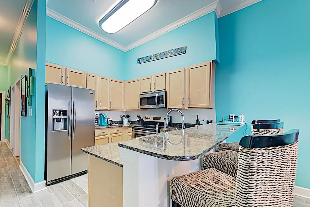 The Magnolia W/ Pool & Hot Tub - Walk To The Beach 3 Bedroom Condo