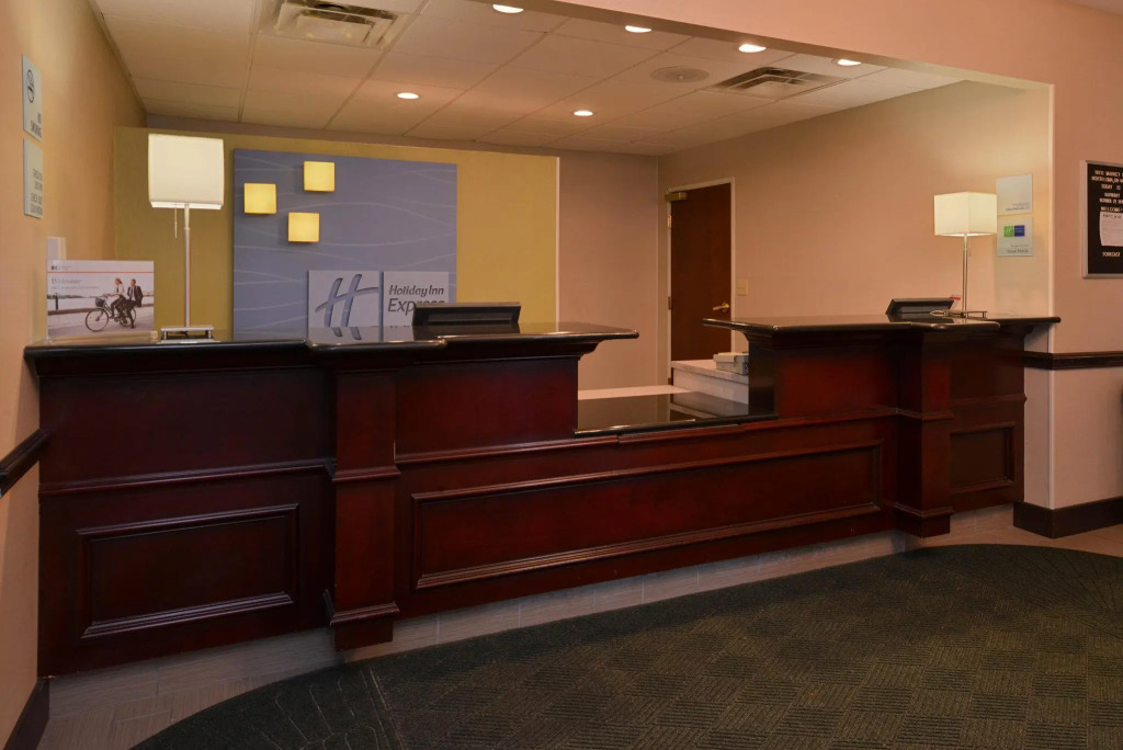 Holiday Inn Express & Suites North Lima by IHG