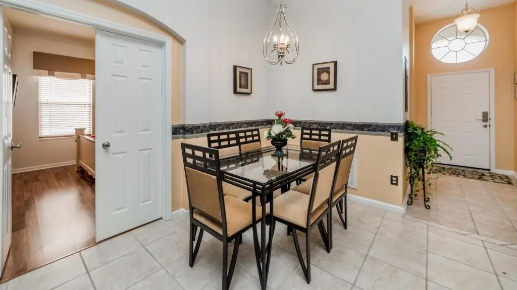 8157 Fan Palm Way