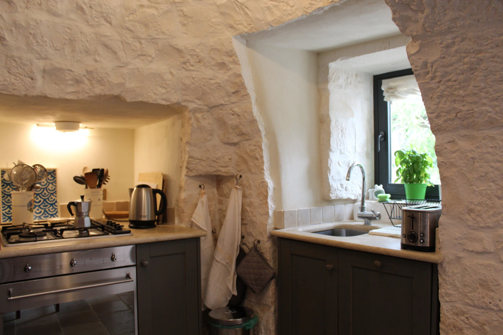 Ostuni,trullo fiabesco con piscina