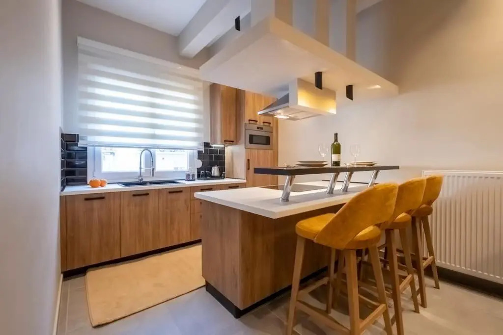 Maison De Luxx A8 Central
