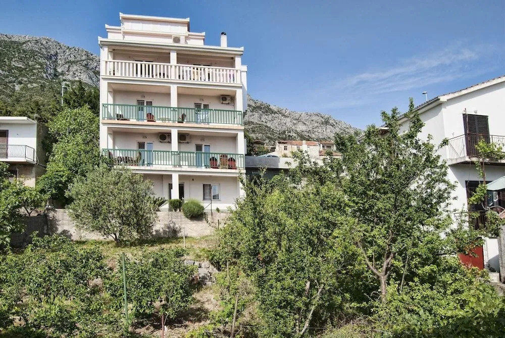 Apartments Zderic