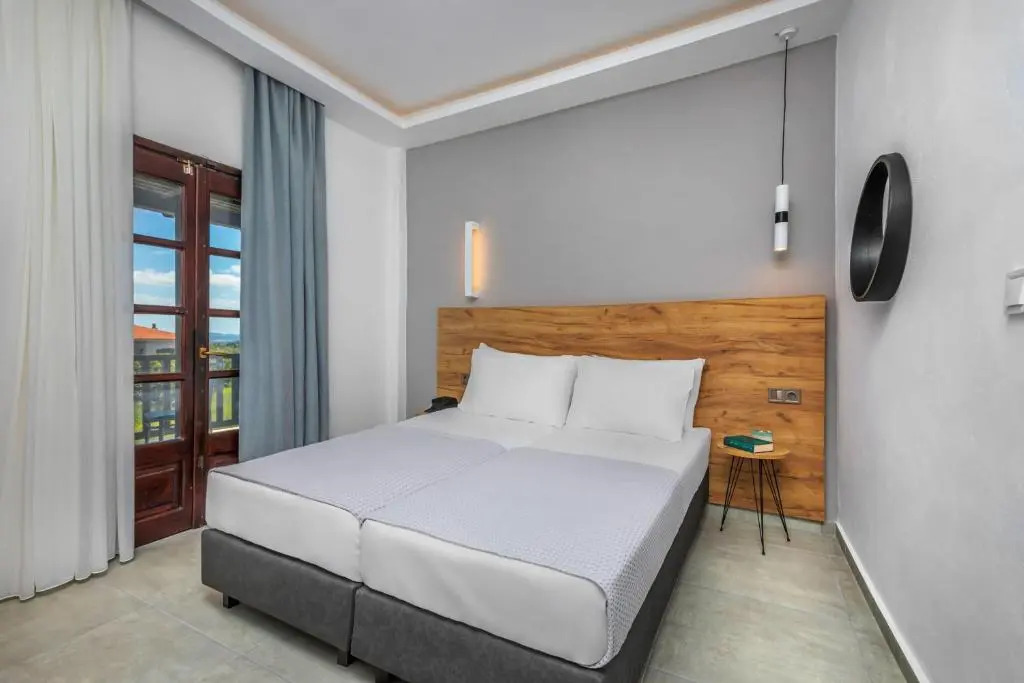 Eleon Suites & Apartments