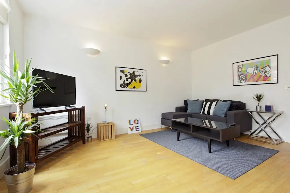 2 Bdr in Kensington E1 by the Residences