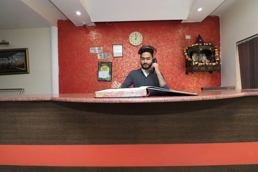 OYO 35663 Mayank Palace