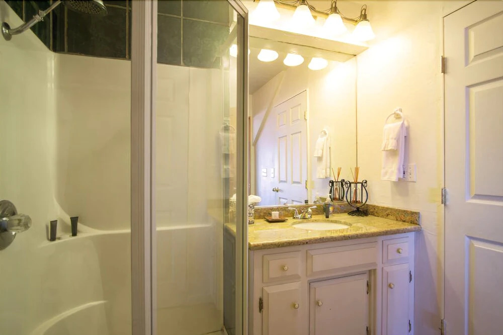 Lake View Condo #25-2 2 Bedrooms 2 Bathrooms Condo