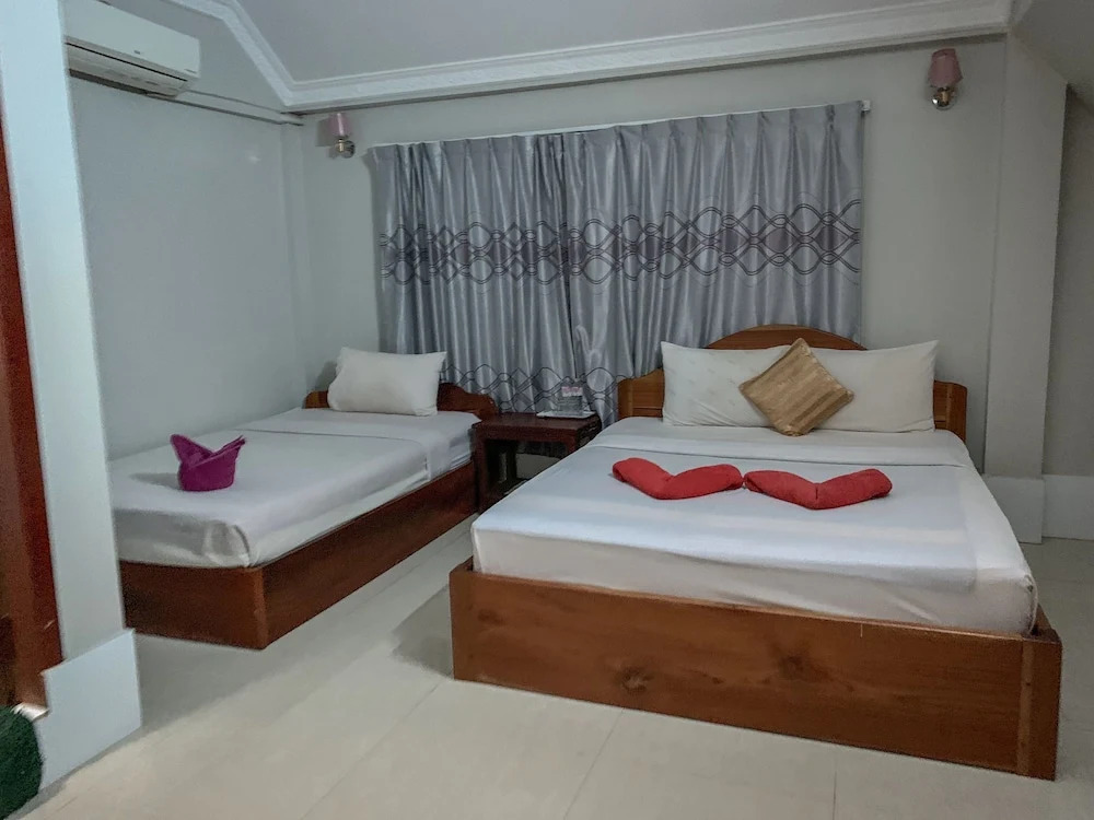 Damnak Riverside Hotel