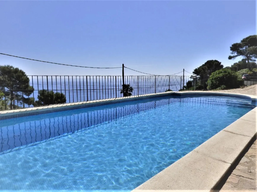Sol y Mar 8-Maison jumelée avec terrasse, piscine et parking communautaire, surplomb de mer