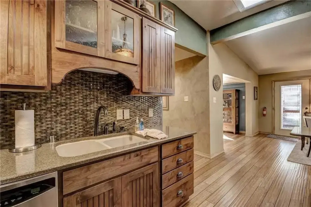 A Stones Thoreau - Two Bedroom Cabin with Hot Tub