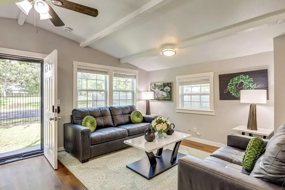 2 Mi to Dtwn: Stylish Family Home in Waco!