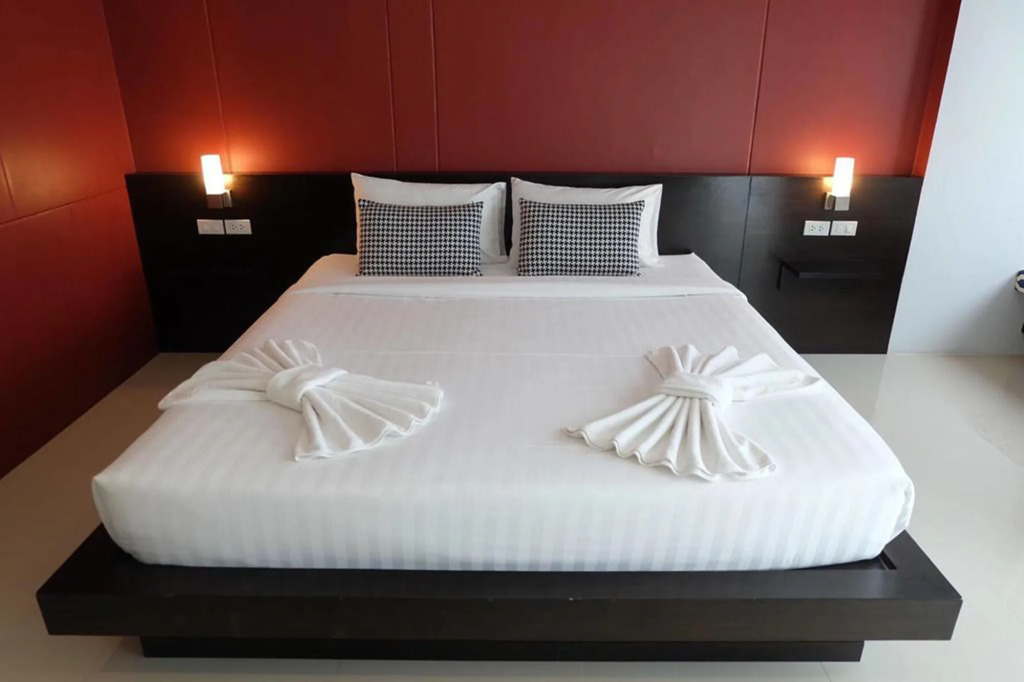 Отель Phuket Airport Place