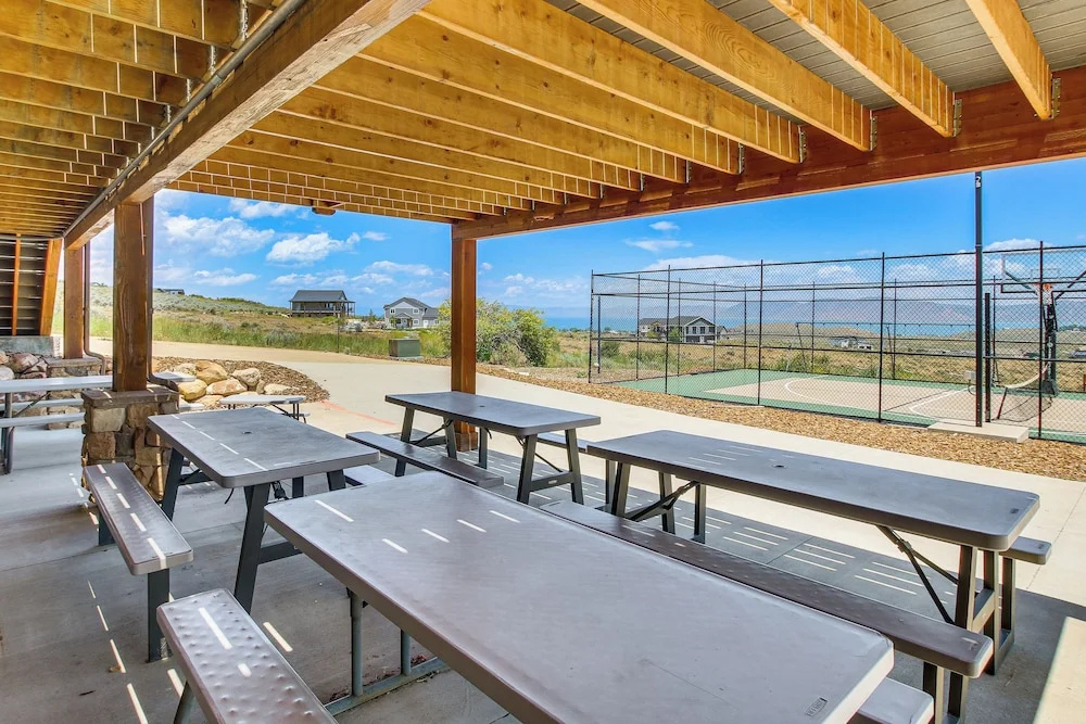 Cabin w/ Beach Access, Sport Court, Hot Tub & View