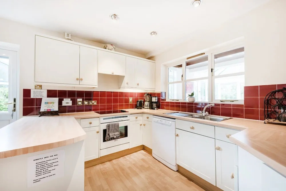 Luxury Riverside Home, Near Windsor Castle. Legoland & London Within 20 Minutes