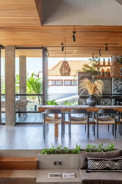 Exceptional Architect's 5BR Villa, an Oasis Gem in Canggu Centre