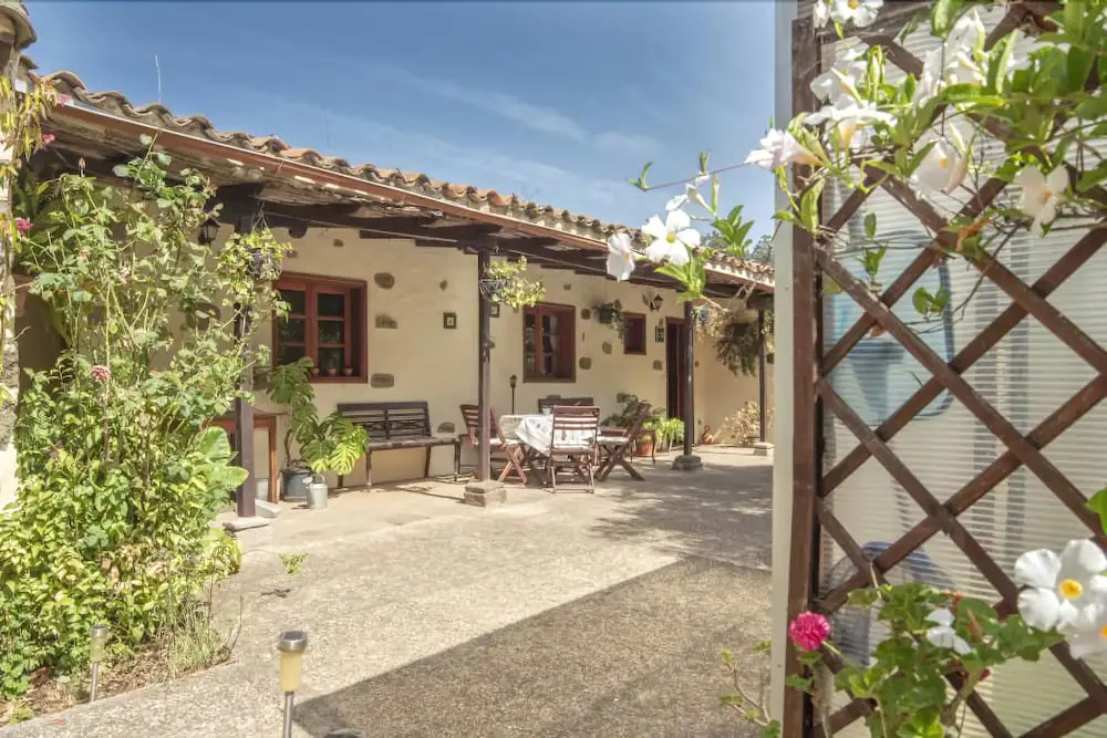 Lightbooking El Laurel  casa rural