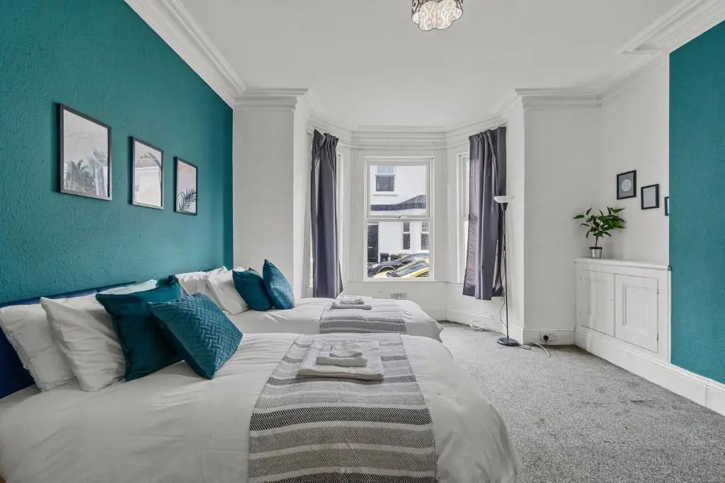Spacious Holiday Home & Plymouth Pier & Free Parking