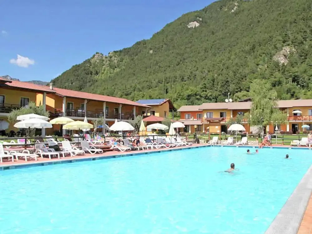 Lake Garda, Beautiful Residence Features Many Facilities