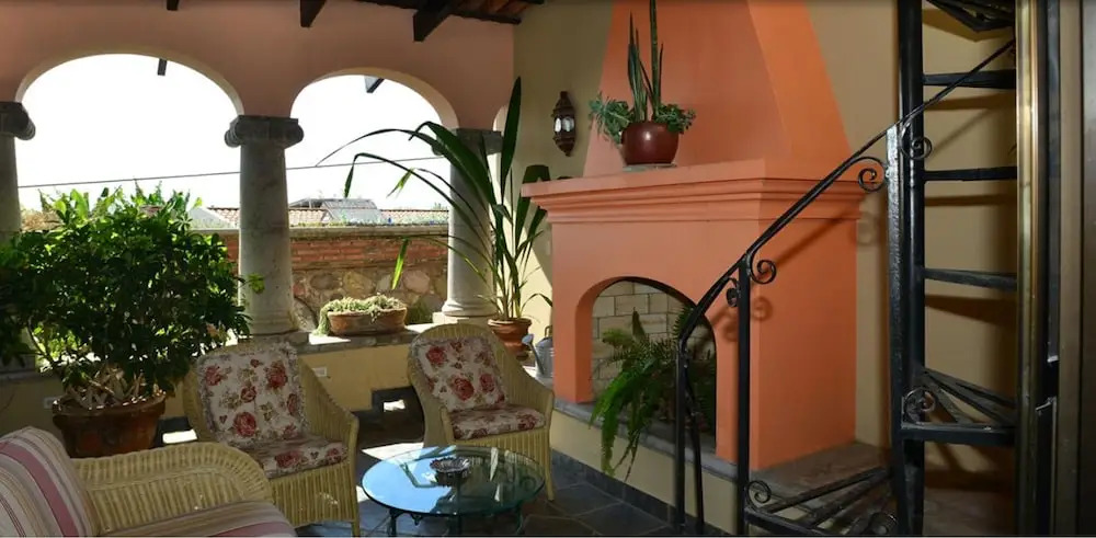Casa Tres Leones