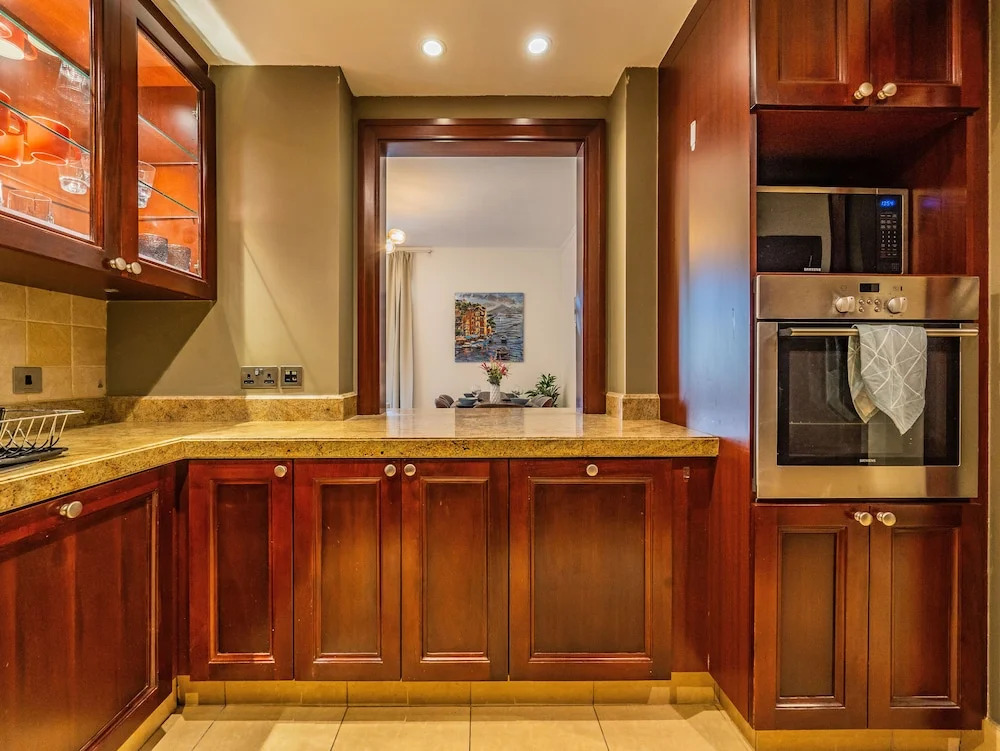 Colorful Apartment near Dubai Mall with Balcony