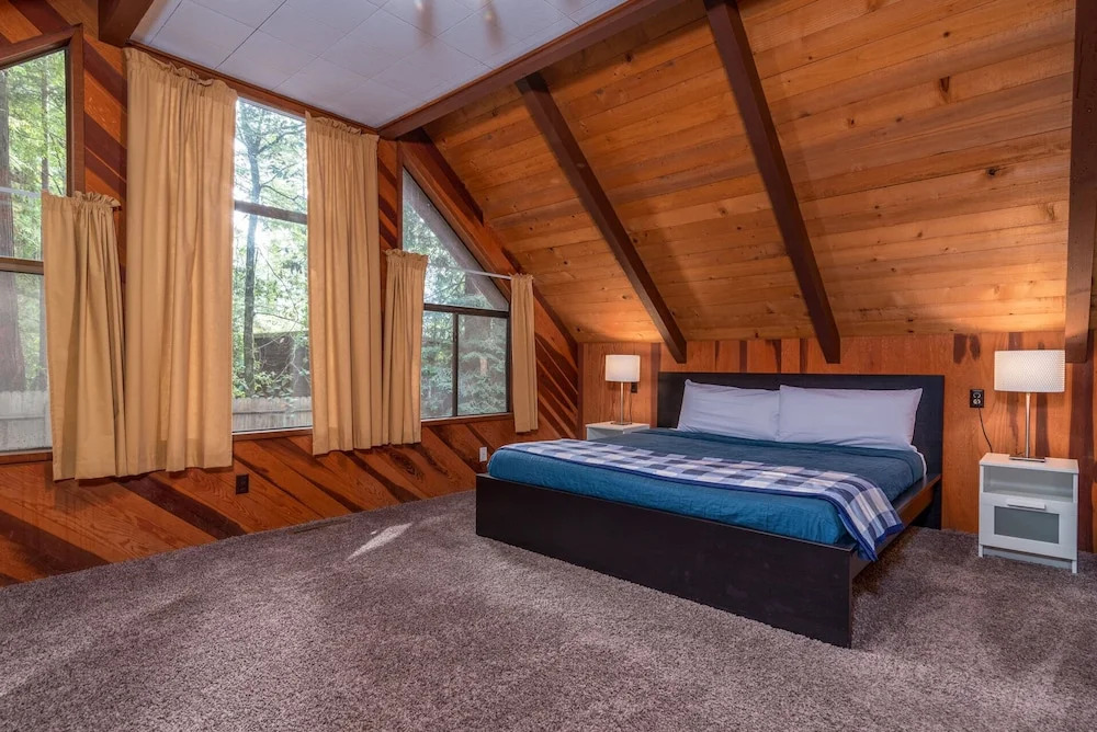Cozy Treehouse
