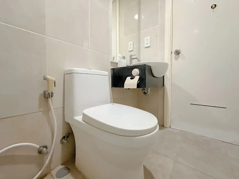2Br Apartment Near Tunjangan Plaza In City Center At Trillium Residence