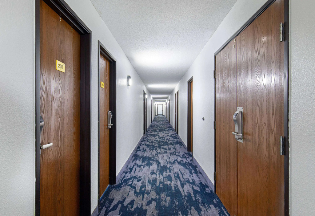 Super 8 by Wyndham Johnson City