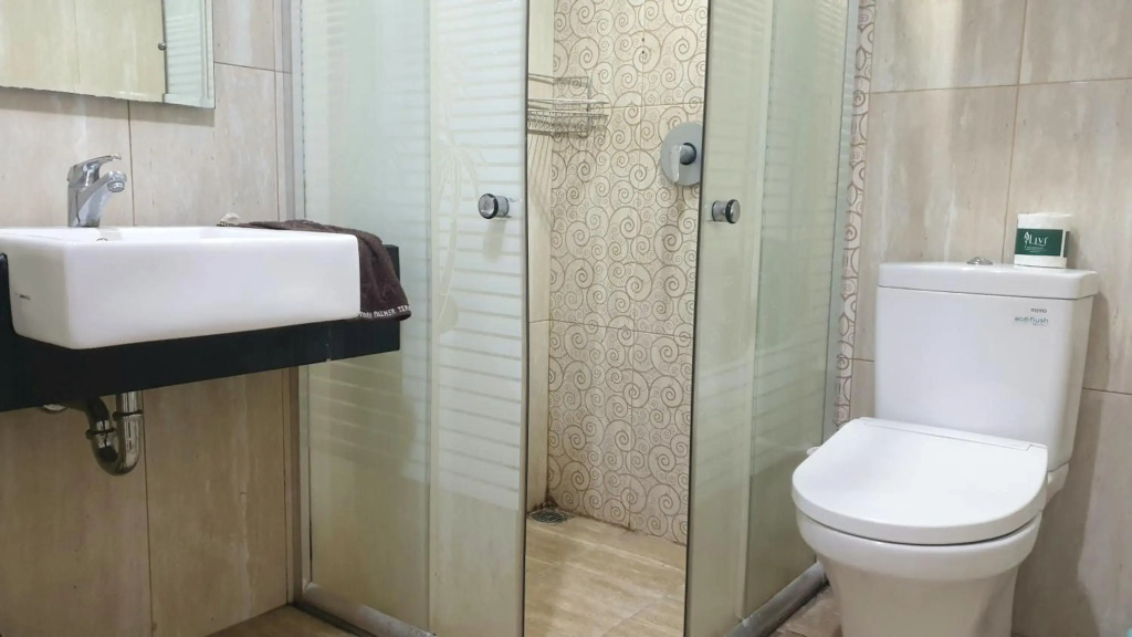 3BR Trivium Cikarang free Netflix Disney & PrimeVideo with pool & lake view