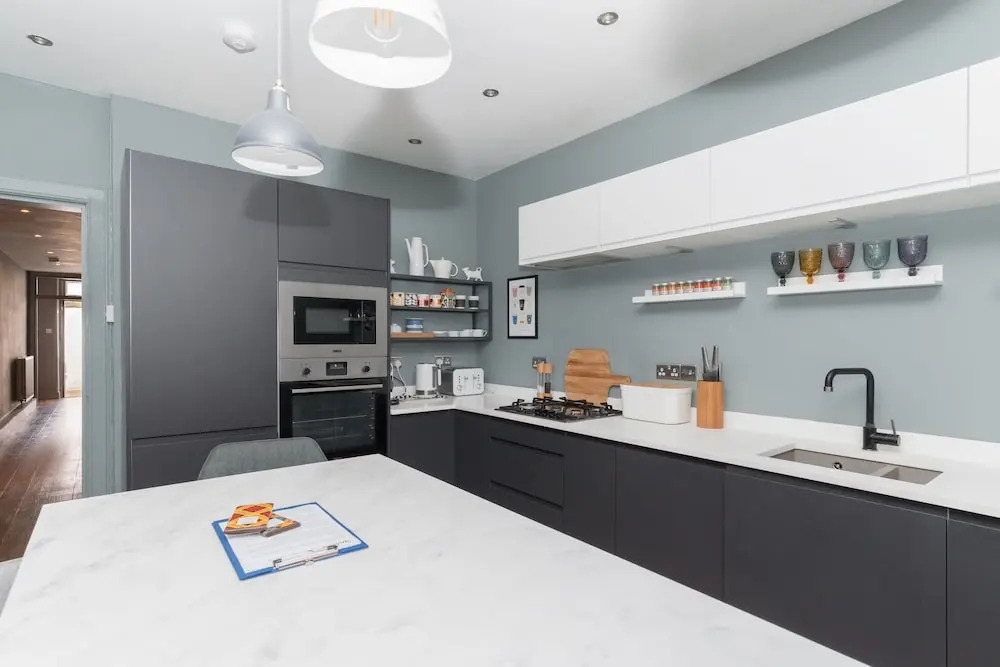 Beautiful & Bright 2BD Flat - Haymarket