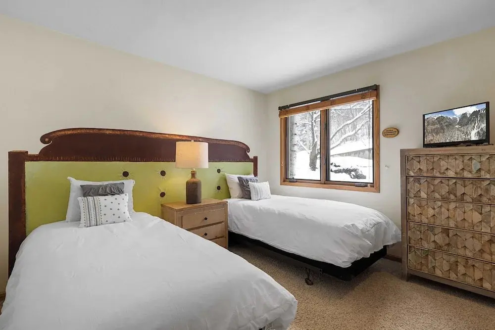 Riverside Condos A102 by Avantstay Condo Close To Downtown, Town Park & Ski Lift #8