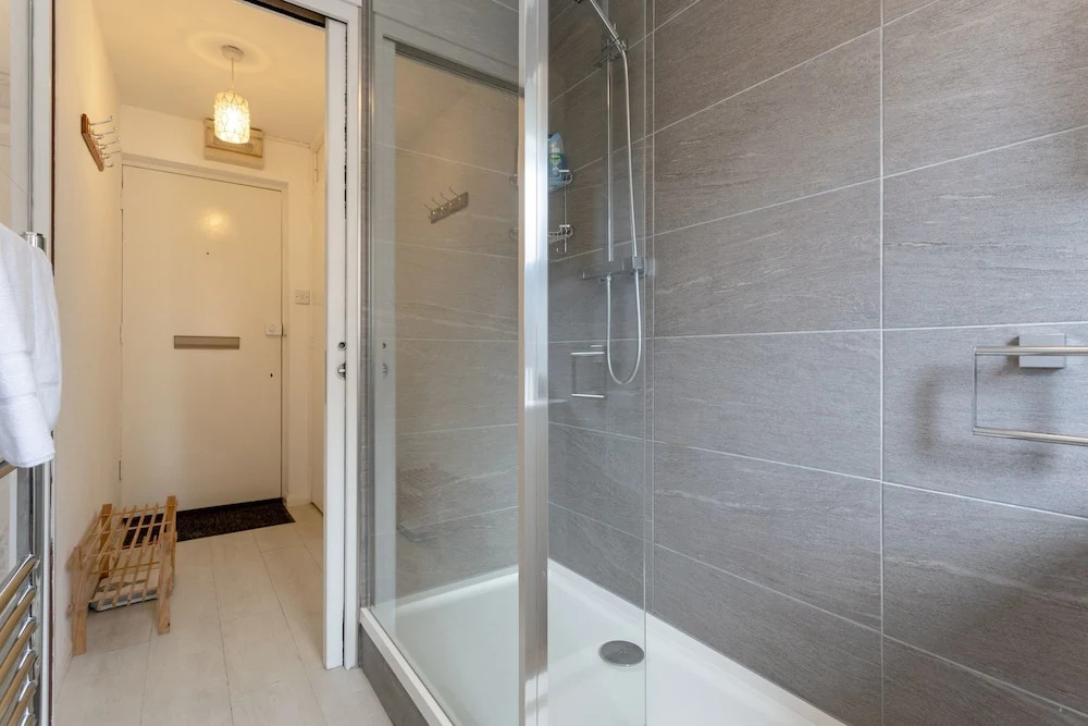 1 Bedroom Apartment Near Surrey Quays