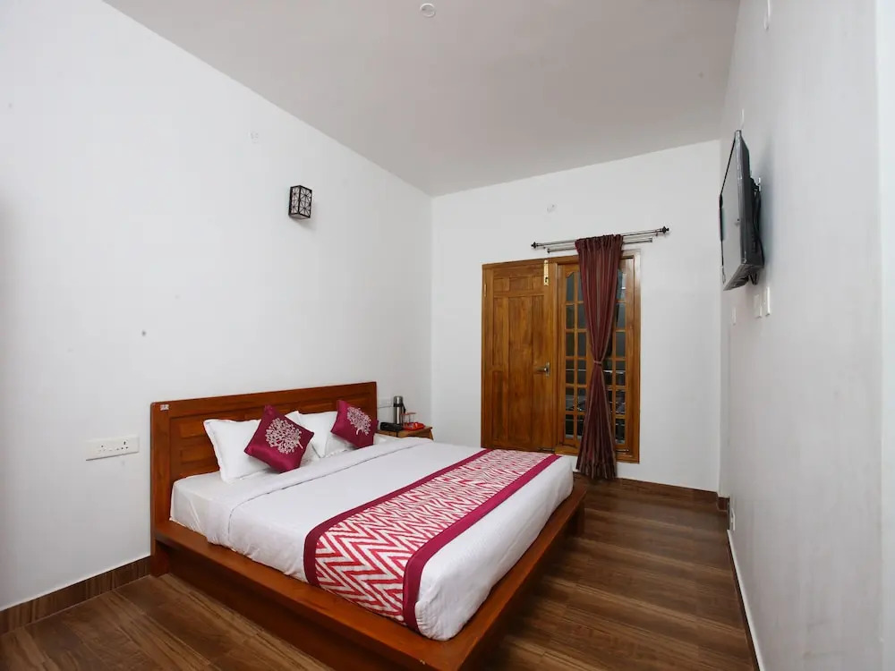 OYO 13607 Sri Akilambiga Residency