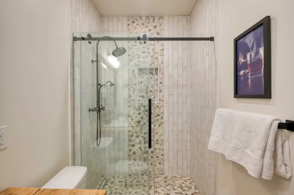 Winterhaven Estate by Avantstay Sleeps 19 Guests Mountain Compound w/ Views, Firepit, Hot Tub