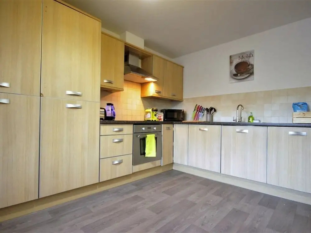 Kings Court Apartment