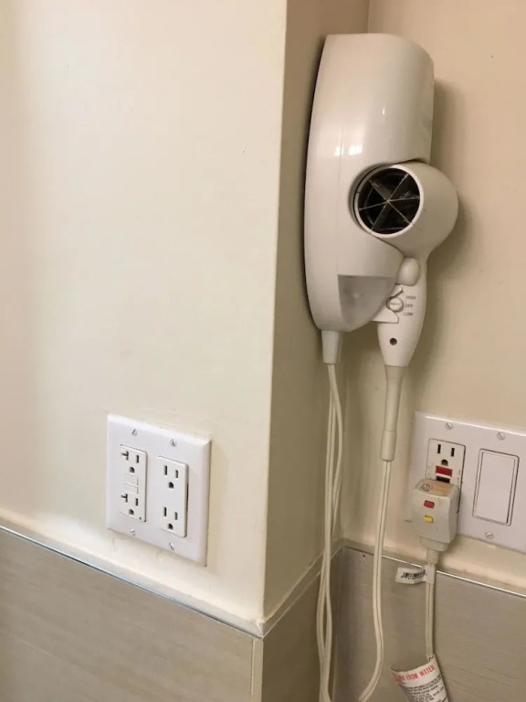 BEST DEAL! 2BR Modern Beachfront Ocean Drive WiFi