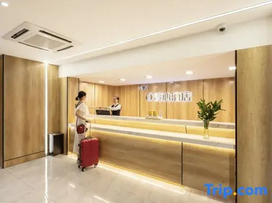 Yixin Hotel (Qingdao Zhanqiao Railway Station East Square)