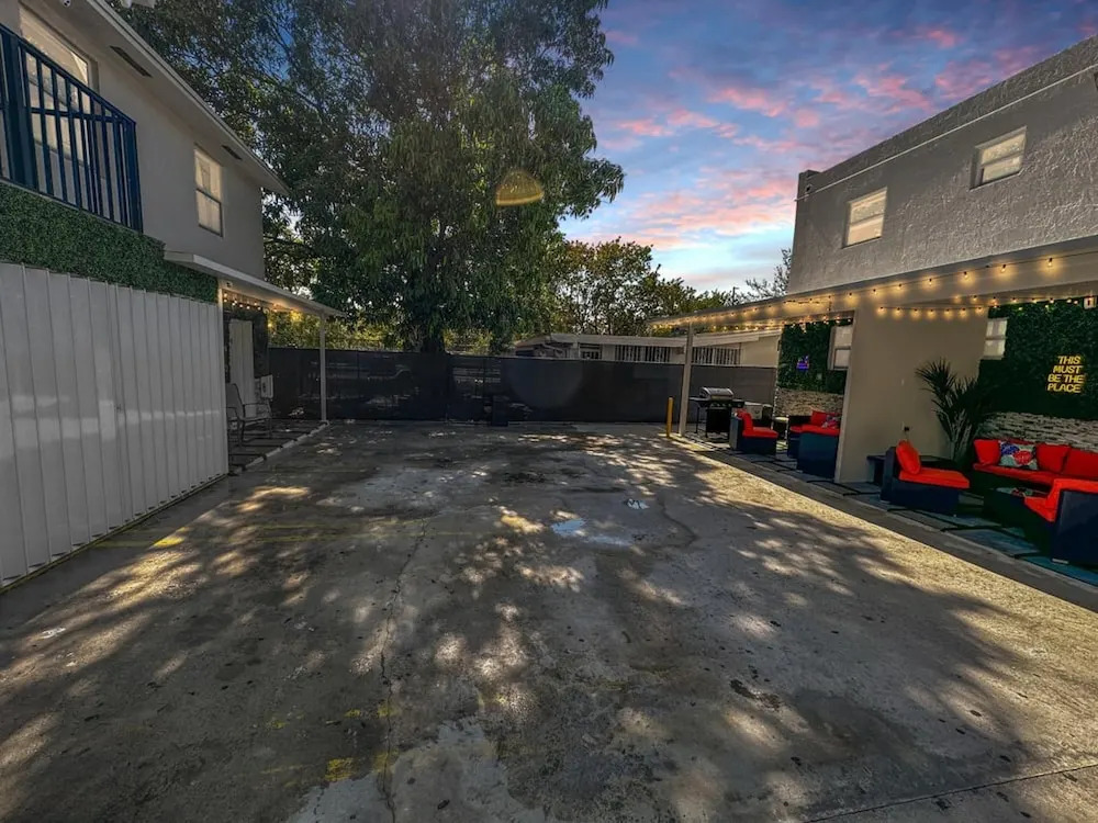 Vacay Spot Wynwood Fun 8 to 28guests 4kitchens BBQ, Miami
