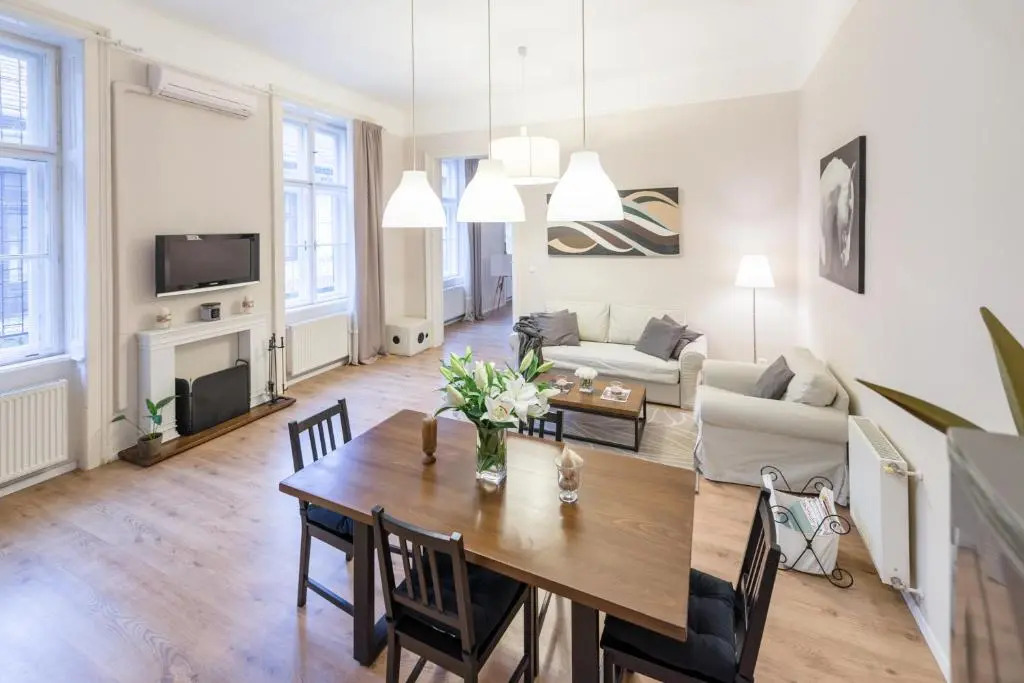 Paulay Apartment