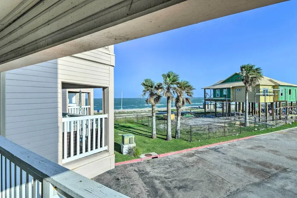 Corpus Christi Condo w/ Community Amenities!