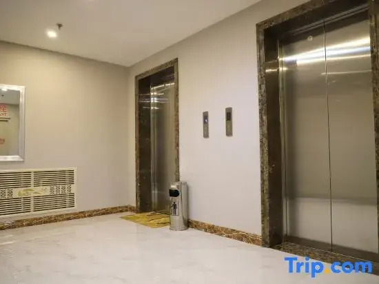Rujia Huayi Selected Hotel (Meihekou Railway Station Branch)