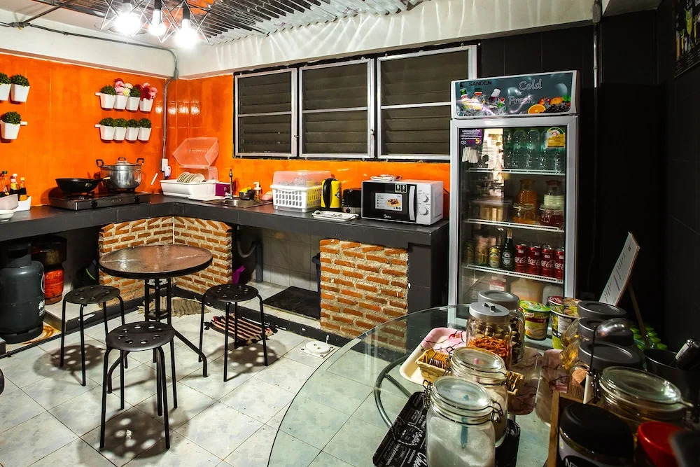 Shakira Hostel