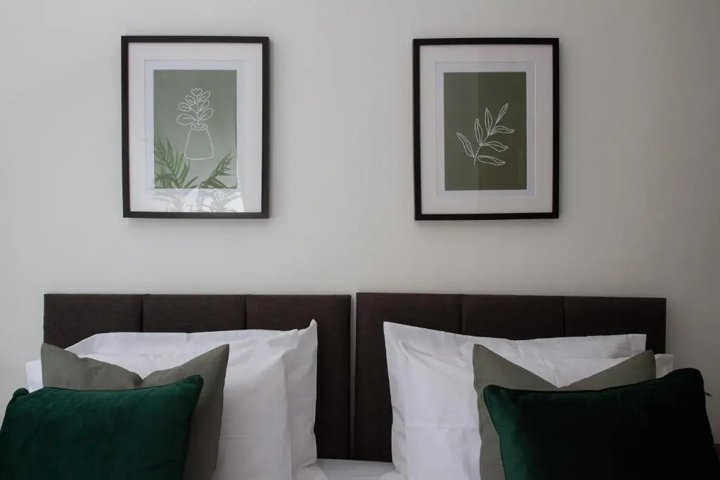 Charles Alexander Short Stay - Charnley House Apartments