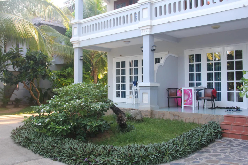 Little Paris Resort