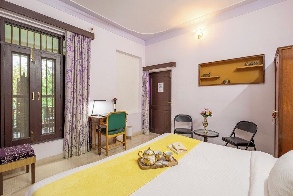 Alaya Stays 4 BHK with Outdoor Dining Area - Abhimanyu Mansion Sapphire
