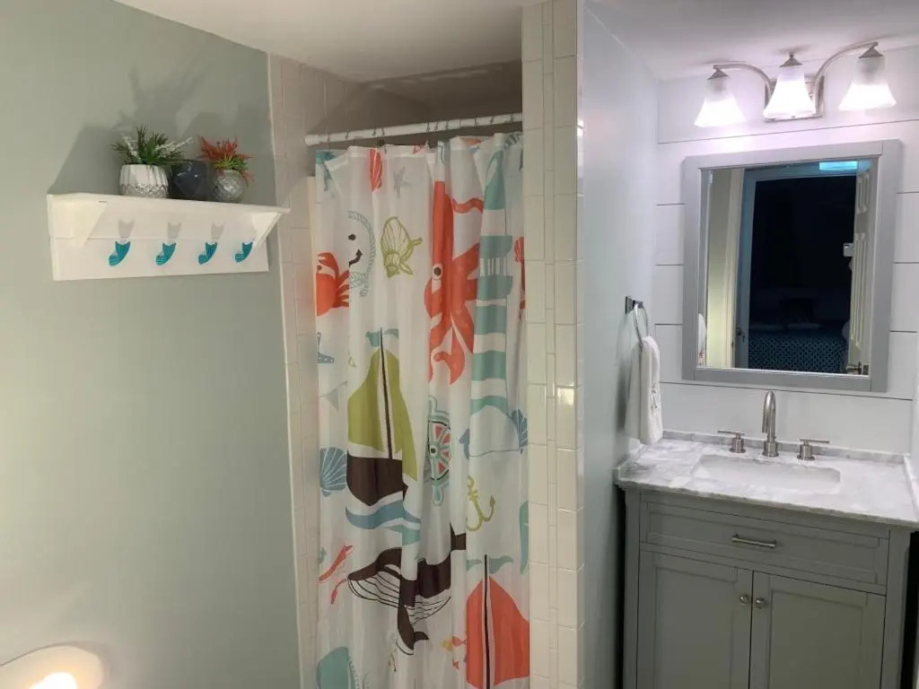 2 BR/BA Condo - Boardwalk to Beach. 3 Pools. Tennis Courts