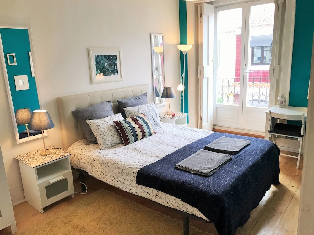 Spacious charming flat - heart of Lisbon