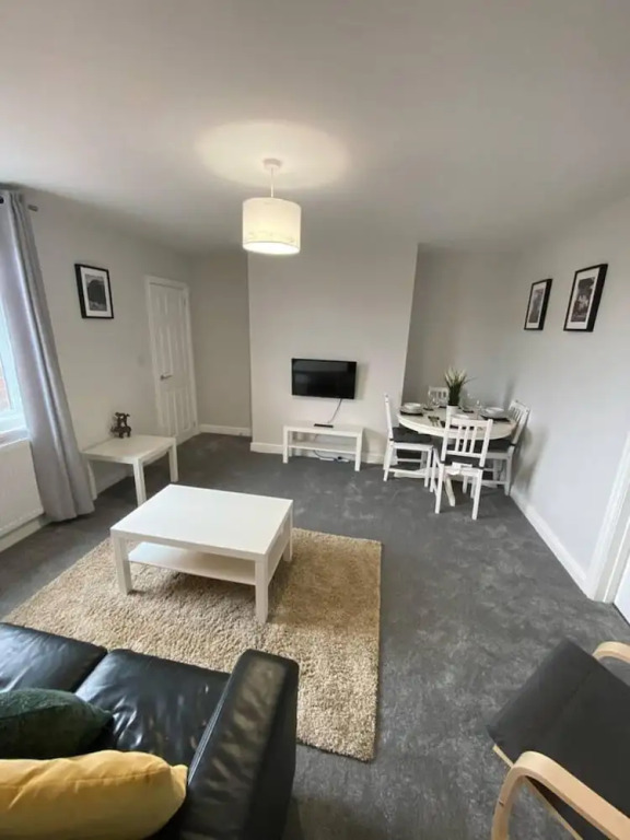 Flat - Sleeps 4 - Pet Friendly - Parking