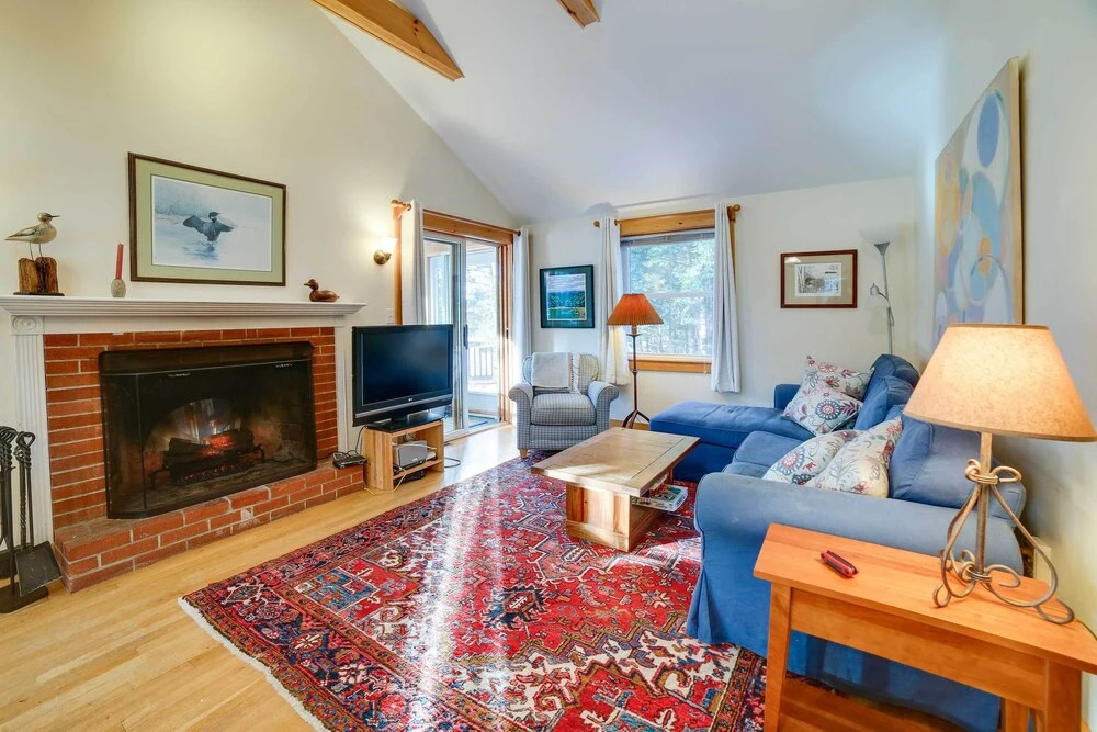Lakefront Bradford Cottage w/ Dock, Near Skiing!