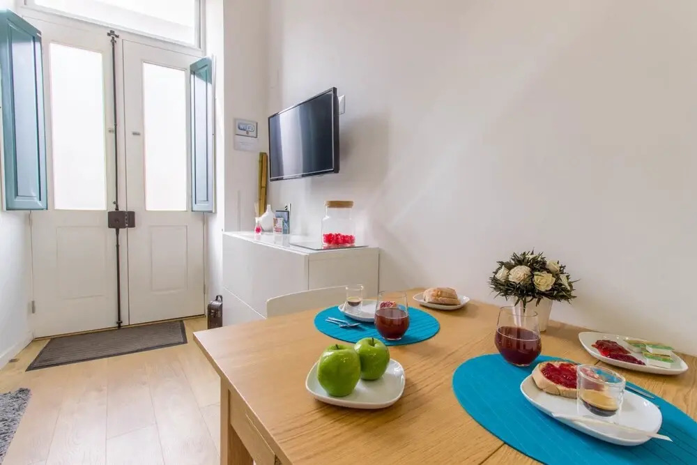 Guestready - Homely Apartment in Santa Catarina for up to 3 Guests, Lisbon