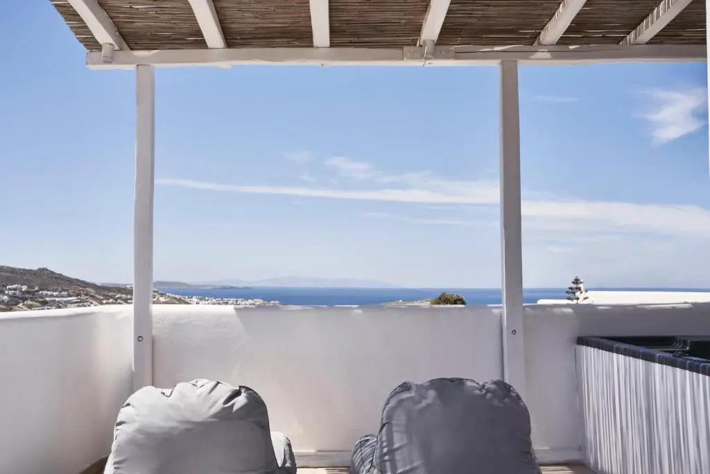 Periscope Suite with Outdoor Hot Tub